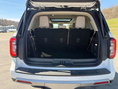 Used 2024 Ford Expedition Limited AWD/4WD image 8