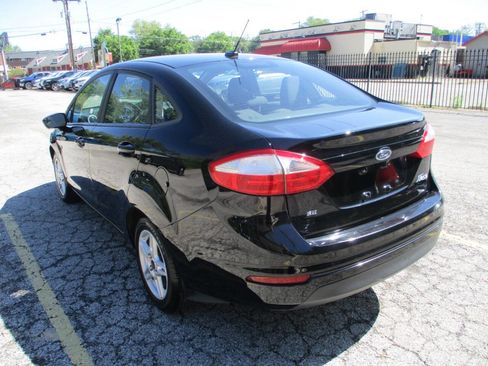 Used 2019 Ford Fiesta SE FWD image 2