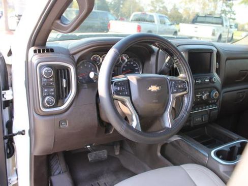 Used 2022 Chevrolet Silverado 2500 LTZ w/ LTZ Convenience Package image 16