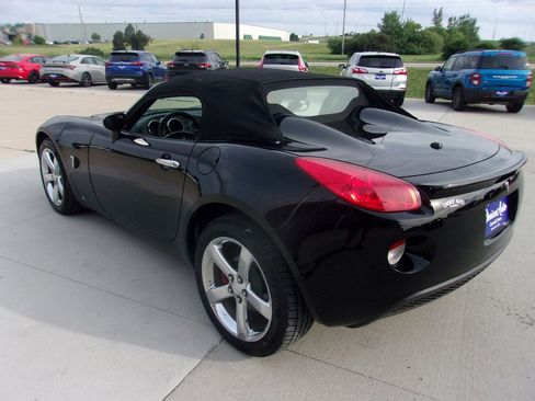 Used 2007 Pontiac Solstice Convertible w/ Premium Package RWD image 13
