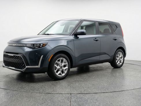 Used 2025 Kia Soul LX w/ LX Technology Package FWD image 3