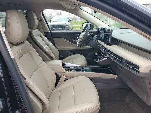 Certified 2023 Lincoln Corsair FWD w/ Equipment Group 101A image 9