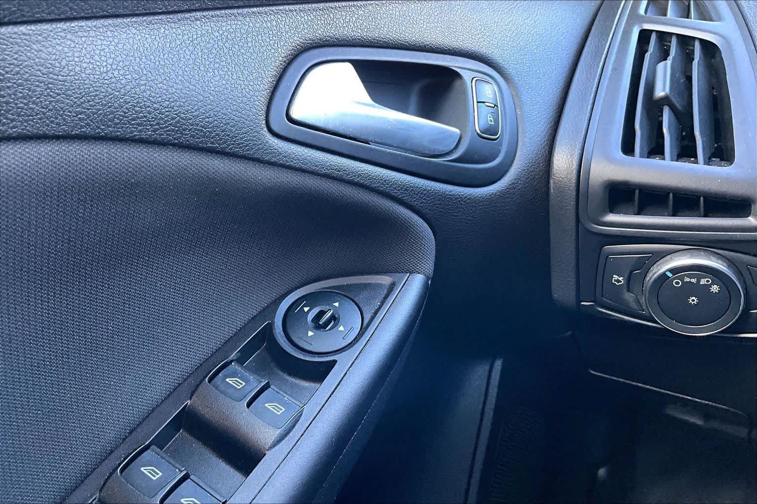 Used 2018 Ford Focus SE w/ Interior Protection Package FWD image 35