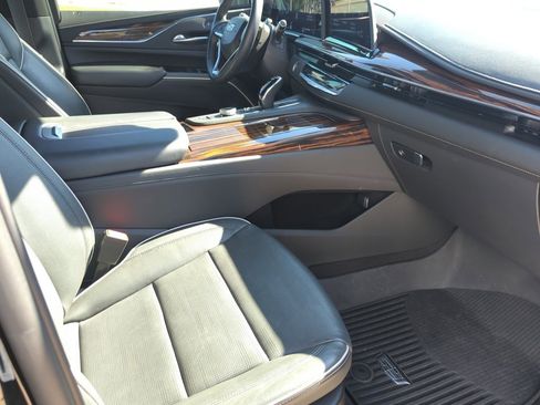 Used 2023 Cadillac Escalade ESV Premium Luxury image 16