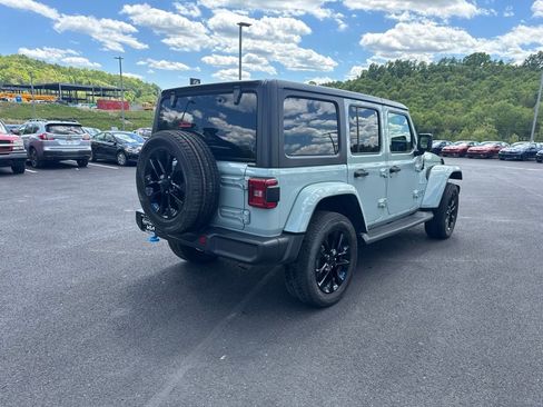 Used 2023 Jeep Wrangler Unlimited Sahara w/ Cold Weather Group AWD/4WD image 8