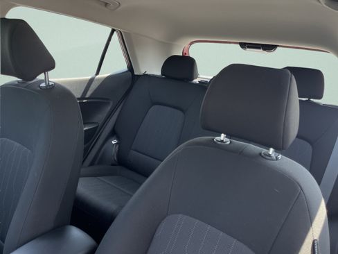 Used 2025 Hyundai Venue SE FWD image 15