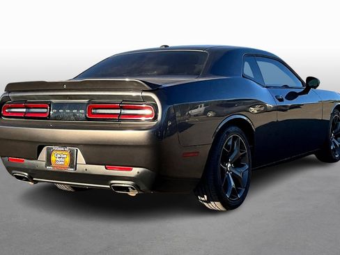 Used 2018 Dodge Challenger SXT image 2