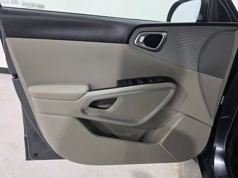 Used 2021 Kia Soul LX image 18
