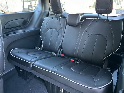 New 2026 Chrysler Pacifica Limited w/ S Appearance Package image 15