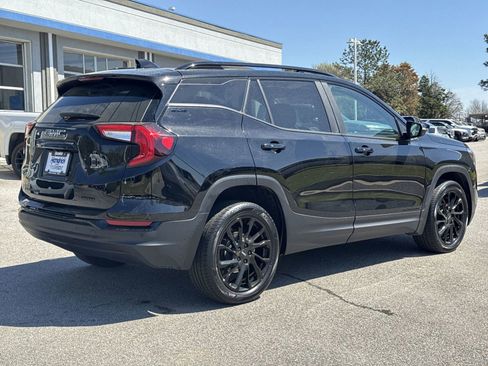 Used 2024 GMC Terrain SLE w/ Driver Convenience Package image 10