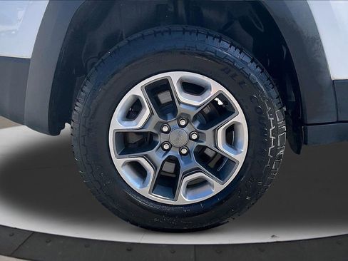 Used 2019 Jeep Cherokee Trailhawk w/ Comfort/Convenience Group image 36