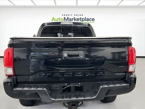 Used 2017 Toyota Tacoma TRD Off-Road w/ Premium & Technology Package image 5