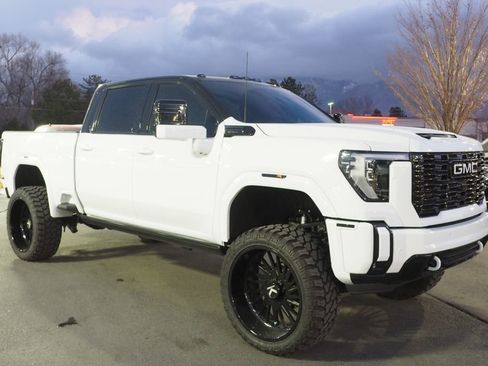 Used 2026 GMC Sierra 3500 Denali Ultimate image 3