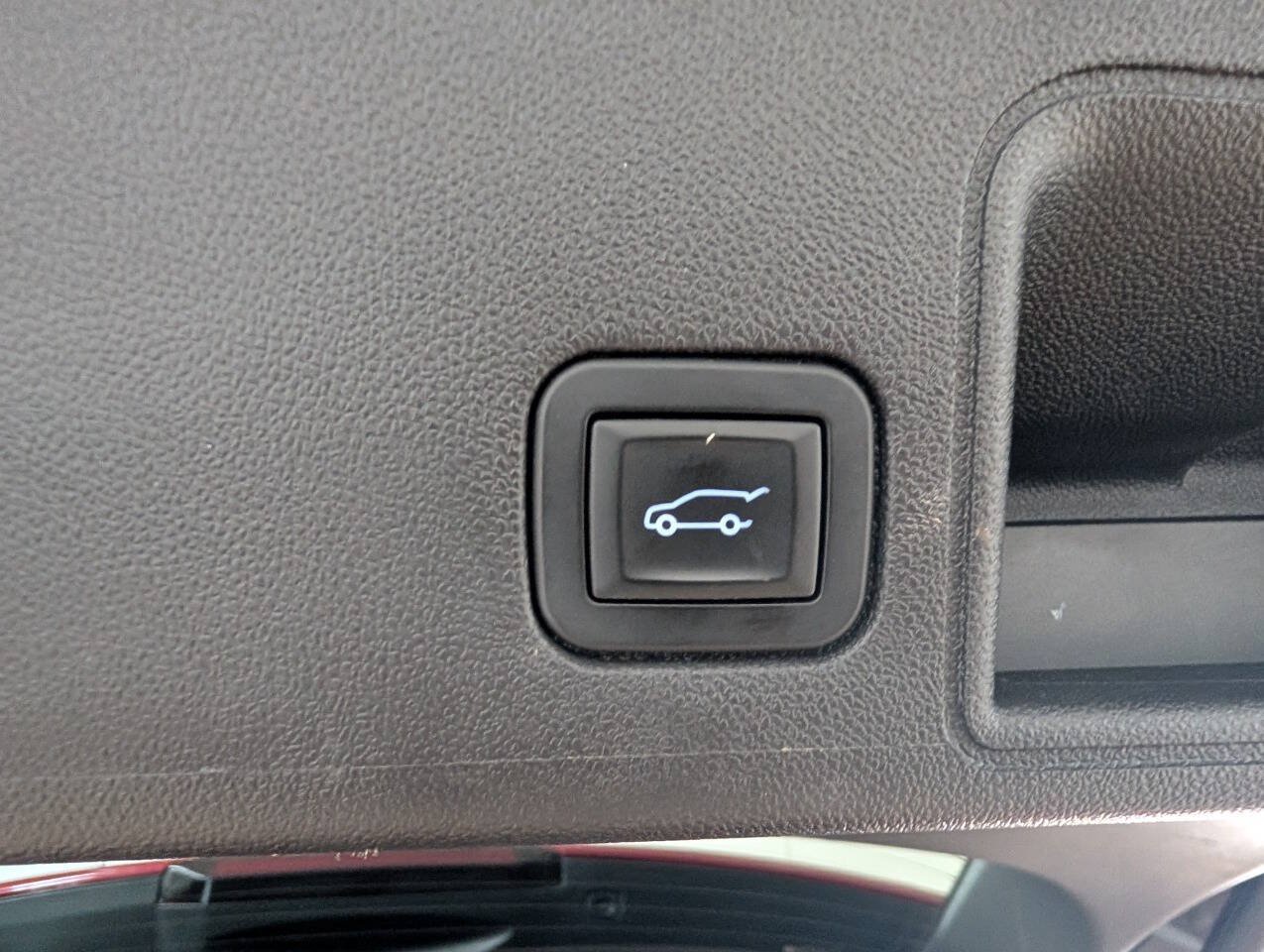 Used 2019 GMC Terrain Denali w/ GMC Pro Grade Package AWD/4WD image 16