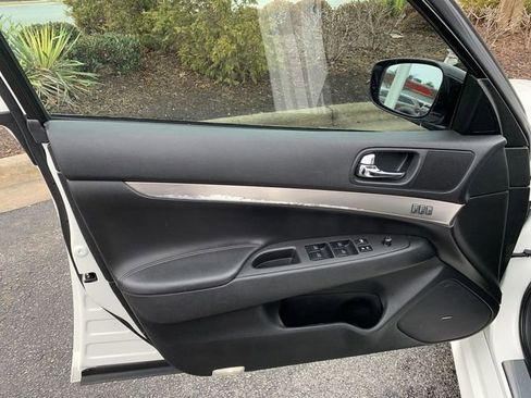 Used 2011 INFINITI G37 Journey w/ Sport Pkg - RWD image 17