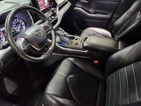 Used 2022 Toyota Highlander XLE FWD image 23