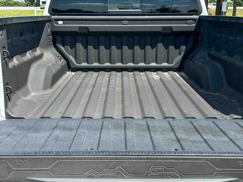 Used 2025 Chevrolet Colorado W/T RWD image 20