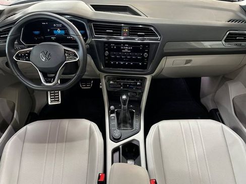 Certified 2023 Volkswagen Tiguan SE R-Line image 17