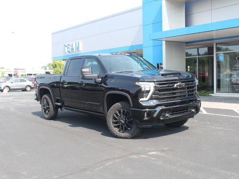 New 2026 Chevrolet Silverado 2500 High Country w/ Midnight Edition AWD/4WD image 2