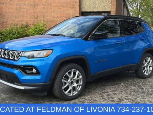 Used 2025 Jeep Compass Limited AWD/4WD image 4