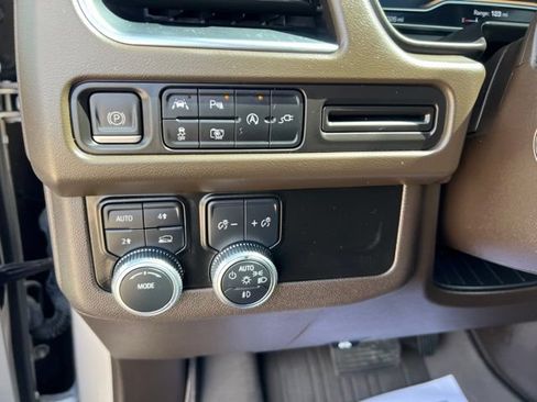 Used 2022 GMC Yukon XL SLT w/ SLT Premium Package AWD/4WD image 50