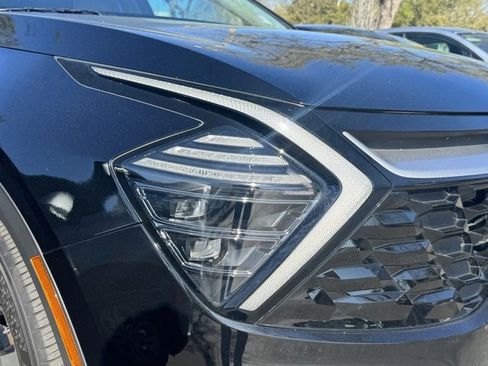 Certified 2024 Kia Sportage EX image 9