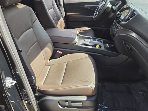 Used 2025 Honda Passport EX-L image 17