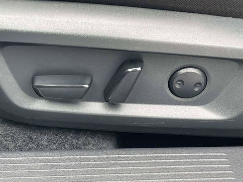 Used 2025 Nissan Rogue SV AWD/4WD image 19