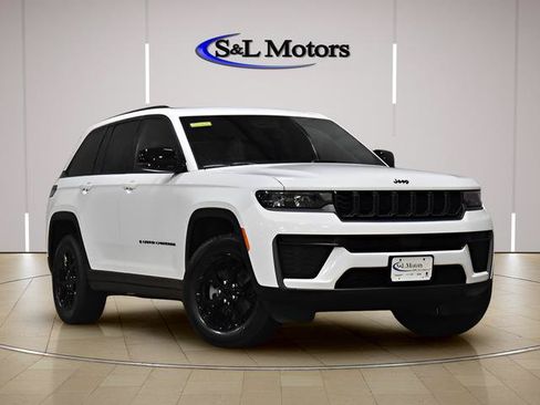 New 2026 Jeep Grand Cherokee Altitude AWD/4WD image 1