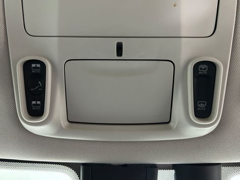 Used 2019 Chrysler Pacifica Limited FWD image 30