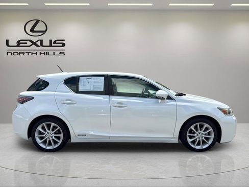 Used 2013 Lexus CT 200h w/ Premium Pkg w/Navigation FWD image 5