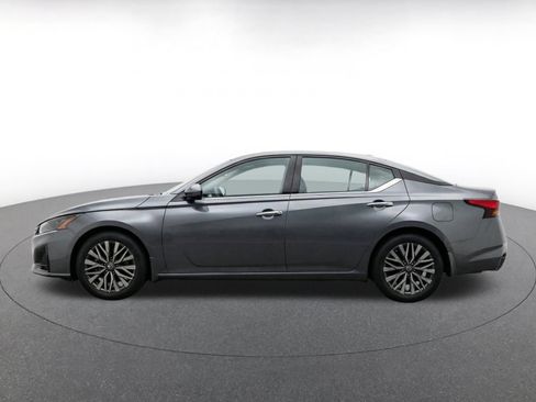 Used 2025 Nissan Altima 2.5 SV FWD image 4