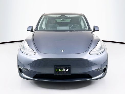 Used 2022 Tesla Model Y Long Range AWD/4WD image 2
