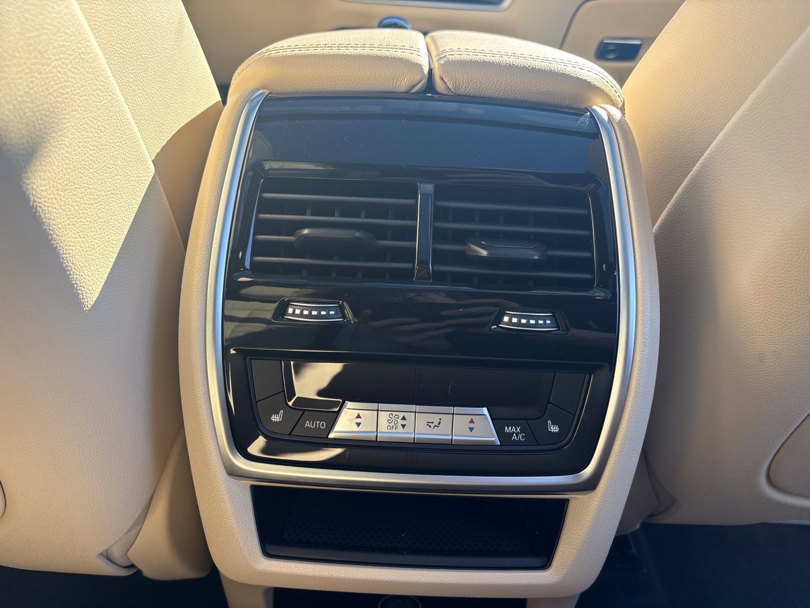 Used 2022 BMW X5 xDrive40i w/ Luxury Seating Package AWD/4WD image 19