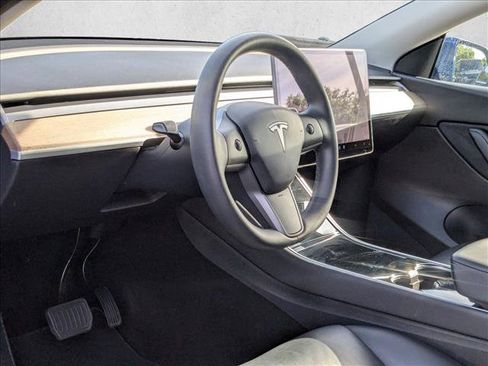 Used 2021 Tesla Model Y Long Range image 2