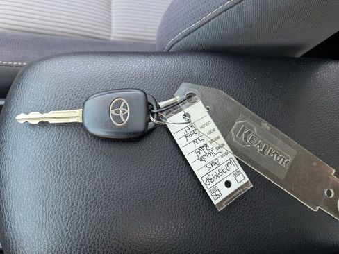 Used 2015 Toyota RAV4 XLE FWD image 29
