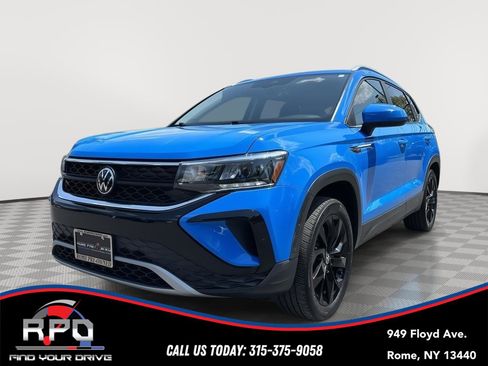 Used 2023 Volkswagen Taos SE w/ Black Wheel Package AWD/4WD image 1