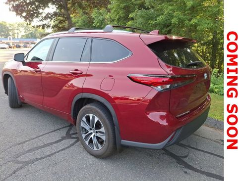 Used 2023 Toyota Highlander XLE AWD/4WD image 8