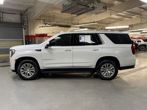 Used 2024 GMC Yukon Denali w/ Advanced Technology Package AWD/4WD image 7
