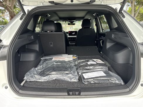 New 2026 Volkswagen Tiguan SE R-Line FWD image 11