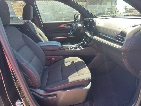 Used 2024 Chevrolet Traverse LT FWD image 13