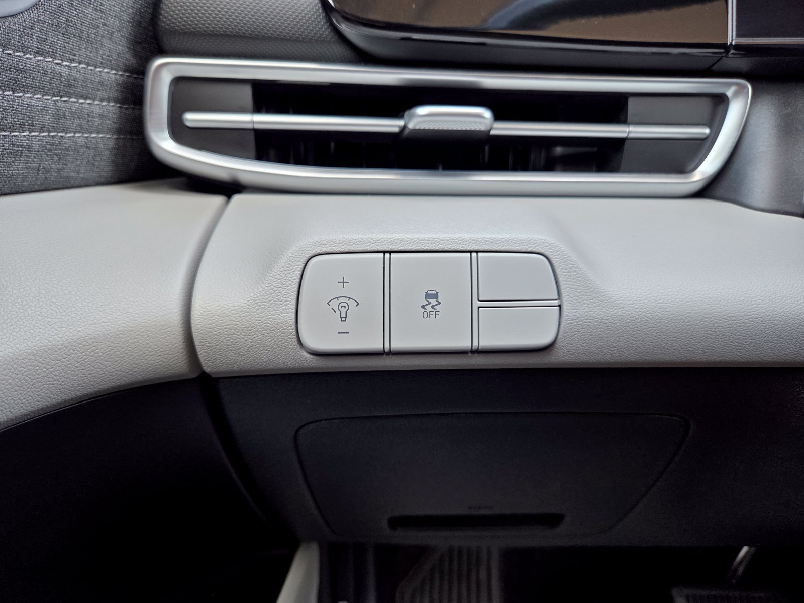 Used 2024 Hyundai Elantra Limited FWD image 42