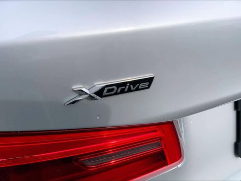 Used 2018 BMW 530i xDrive image 9