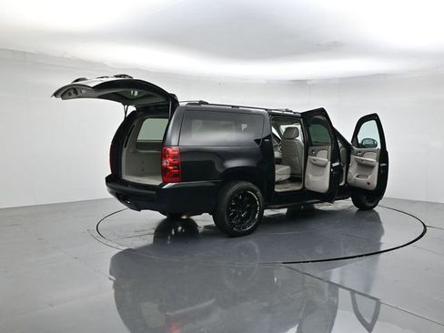 Used 2008 Chevrolet Suburban LTZ w/ LTZ Preferred Equipment Group AWD/4WD image 53