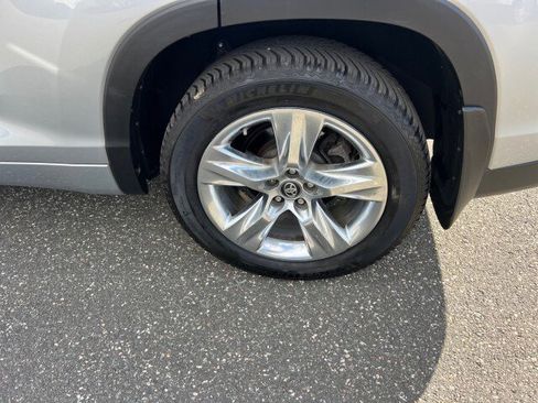 Used 2018 Toyota Highlander Limited image 27