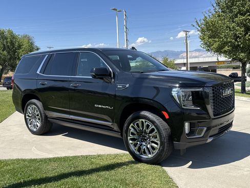 Used 2023 GMC Yukon Denali Ultimate AWD/4WD image 7