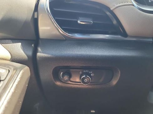 Used 2023 Chevrolet Traverse LS FWD image 17