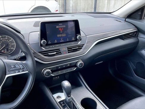 Used 2025 Nissan Altima 2.5 SV image 6