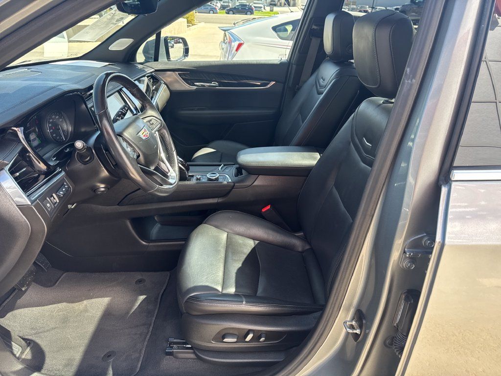 Used 2023 Cadillac XT6 Premium Luxury w/ Technology Package AWD/4WD image 9