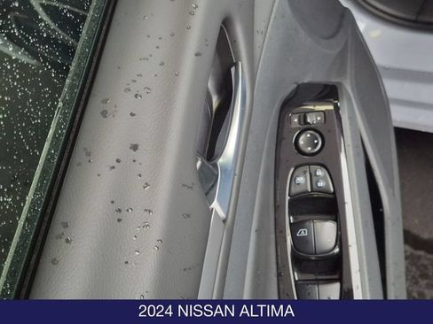 Used 2024 Nissan Altima 2.5 SR w/ SR Premium Package FWD image 10